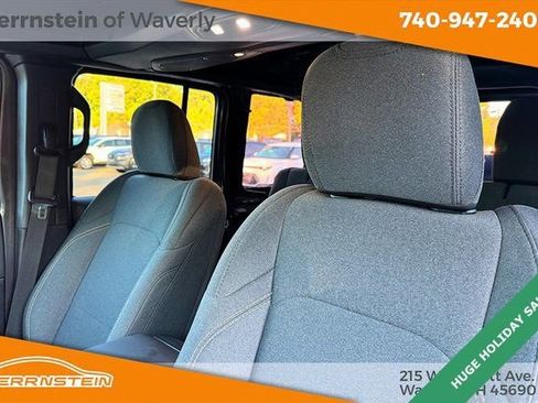 Used 2024 Jeep Wrangler Sahara image 23