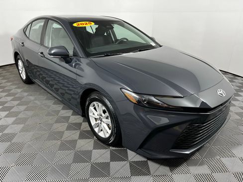 Used 2025 Toyota Camry LE FWD image 3