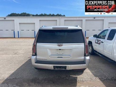 Used 2019 Cadillac Escalade Luxury AWD/4WD image 5