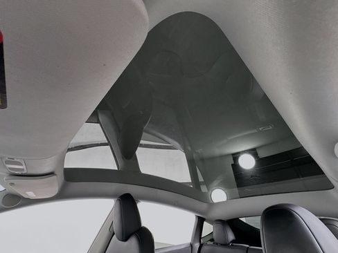 Used 2024 Tesla Model Y Long Range RWD image 12