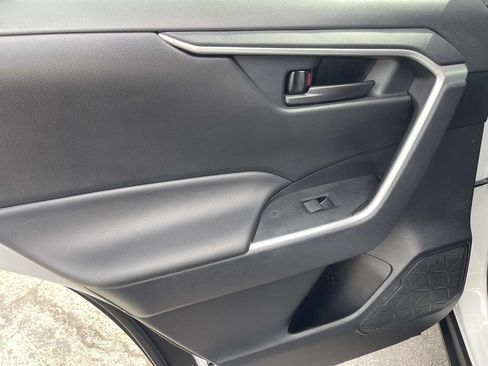 Used 2025 Toyota RAV4 LE AWD/4WD image 14