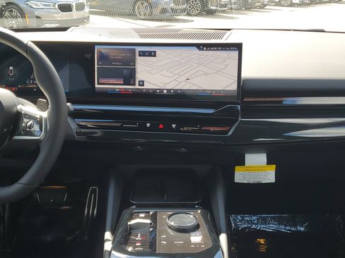 New 2026 BMW 530i xDrive w/ M Sport Package AWD/4WD image 21