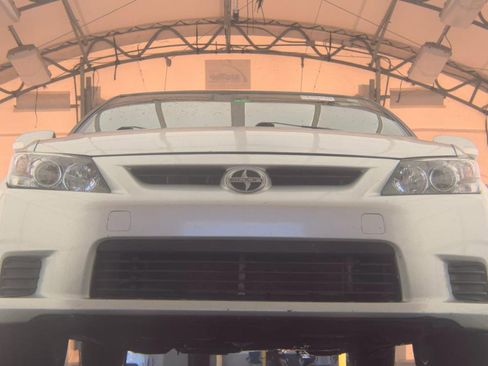 Used 2011 Scion tC image 3