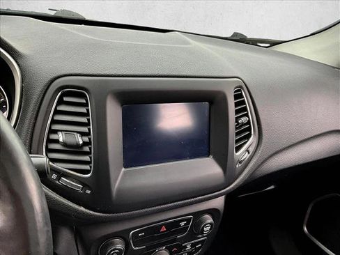 Used 2017 Jeep Compass Latitude w/ Popular Equipment Group AWD/4WD image 21