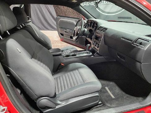 Used 2012 Dodge Challenger SXT RWD image 10