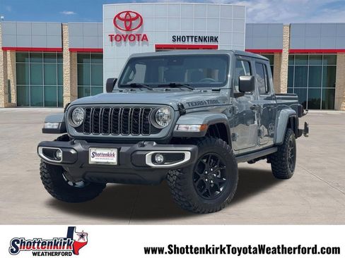 Used 2025 Jeep Gladiator Mojave AWD/4WD image 1