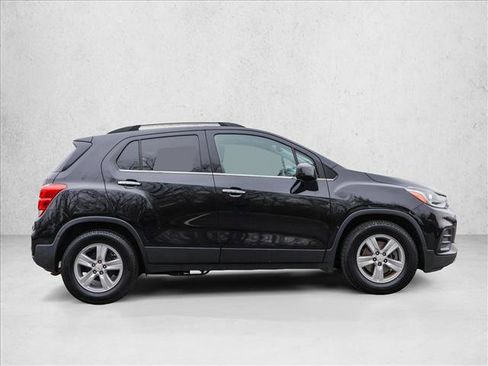 Used 2019 Chevrolet Trax LT w/ LT Convenience Package image 4