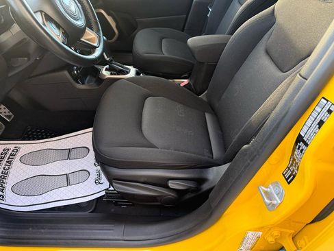Used 2017 Jeep Renegade Latitude image 12