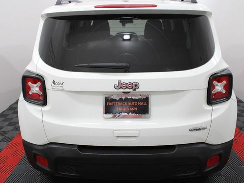 Used 2018 Jeep Renegade Latitude FWD image 6