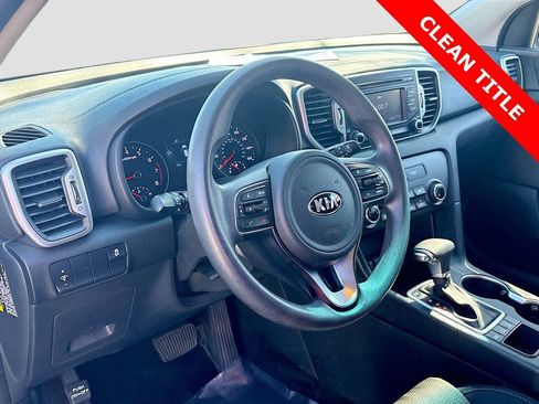 Used 2017 Kia Sportage LX image 9