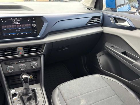 Used 2022 Volkswagen Taos SE w/ Panoramic Sunroof Package FWD image 24
