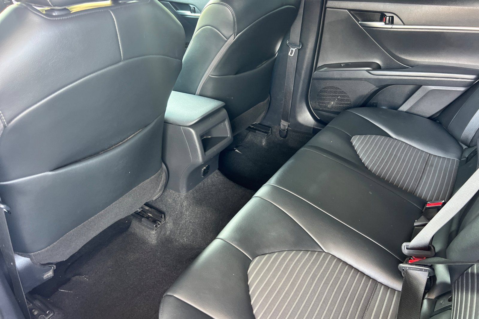 Used 2024 Toyota Camry SE FWD image 6