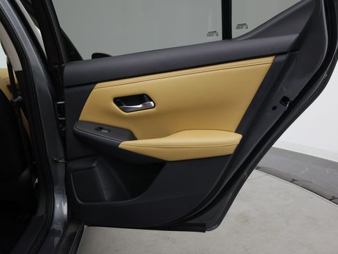 Used 2021 Nissan Sentra SV w/ SV Premium Package FWD image 33