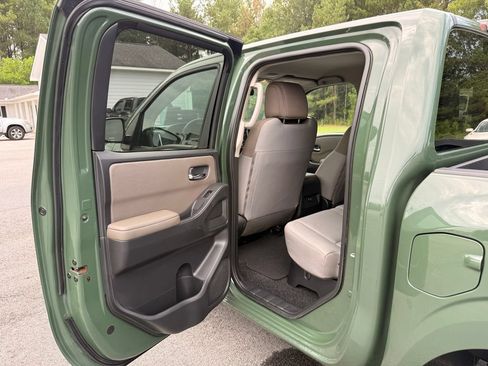 Used 2024 Nissan Frontier SV RWD image 24