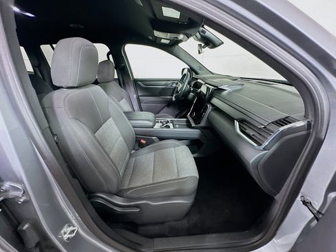 Used 2025 GMC Acadia Elevation image 33