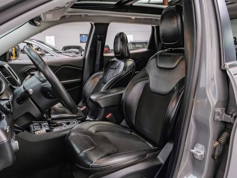 Used 2020 Jeep Cherokee Latitude Plus w/ Comfort/Convenience Group image 4