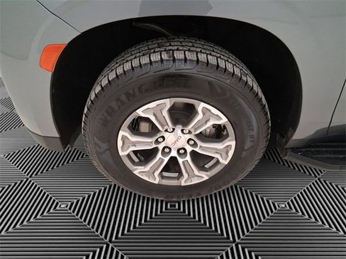 Used 2022 GMC Yukon SLE w/ Gmc Pro Safety Plus Package image 9