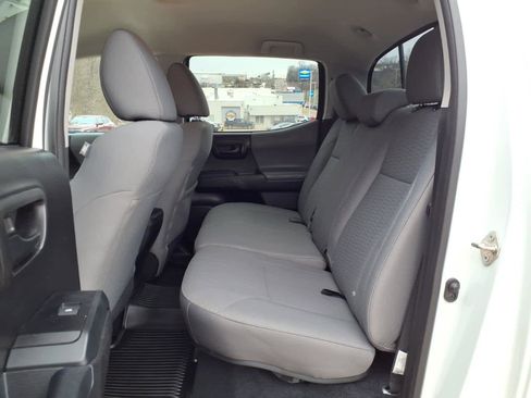 Used 2019 Toyota Tacoma SR w/ SR Convenience Package image 12