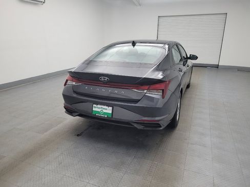 Used 2021 Hyundai Elantra SE image 7