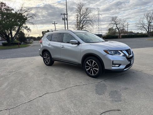 Used 2020 Nissan Rogue SL image 1