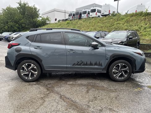 Used 2024 Subaru Crosstrek 2.0i Premium AWD/4WD image 2