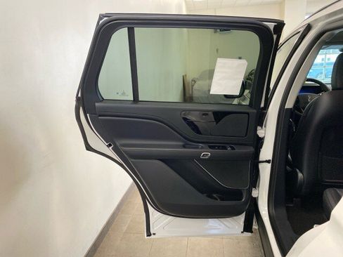 New 2026 Lincoln Aviator AWD w/ Jet Appearance Package image 8