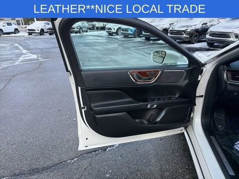 Used 2018 Lincoln Continental Select image 23