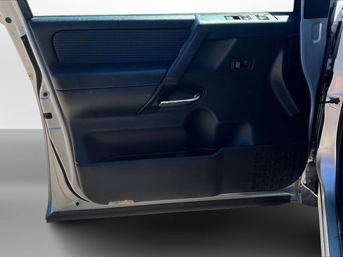 Used 2010 Nissan Titan SE w/ SE Value Truck Pkg image 25