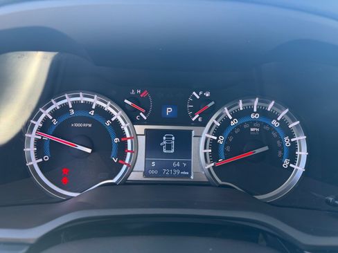 Used 2019 Toyota 4Runner Limited w/ Four Season Floor Mat Package AWD/4WD image 10