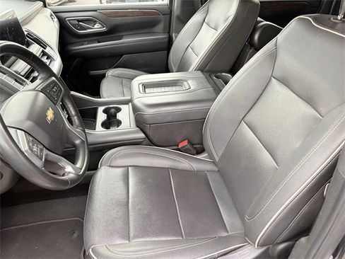Used 2023 Chevrolet Suburban Premier image 9