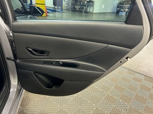 Used 2025 Hyundai Elantra Sport FWD image 16