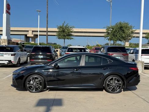 Used 2025 Toyota Camry XSE FWD image 9