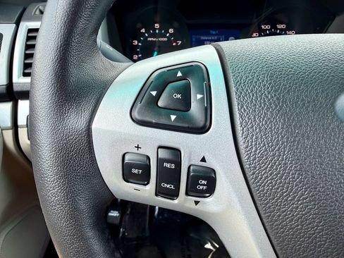 Used 2015 Ford Explorer XLT AWD/4WD image 28