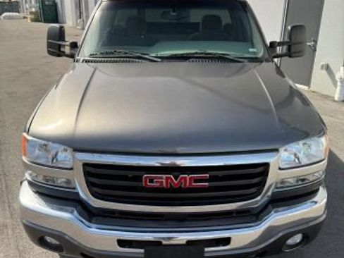Used 2004 GMC Sierra 2500 SLE w/ Heavy-Duty Power Package AWD/4WD image 12