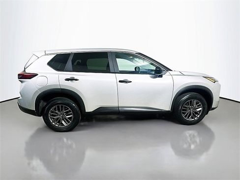 Used 2024 Nissan Rogue S image 8