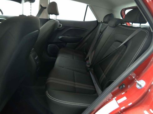 Used 2025 Hyundai Venue SEL FWD image 11