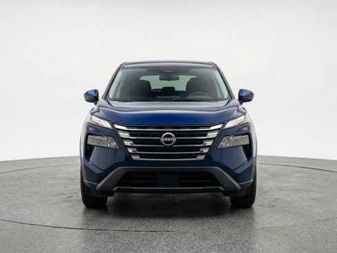 Used 2025 Nissan Rogue SV FWD image 2