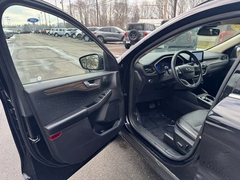 Used 2020 Ford Escape Titanium image 16