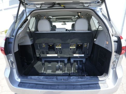 Used 2017 Toyota Sienna AWD image 15