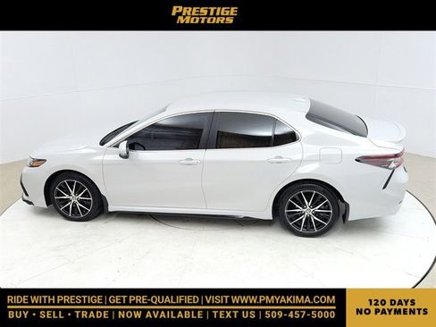 Used 2024 Toyota Camry SE image 16