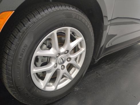 Used 2023 Chrysler Voyager LX image 31