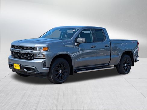 Used 2019 Chevrolet Silverado 1500 Custom w/ Custom Convenience Package AWD/4WD image 3