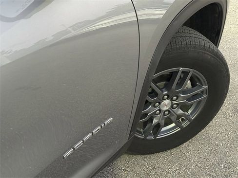 Used 2025 GMC Acadia Elevation image 10