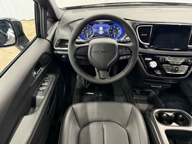 New 2026 Chrysler Pacifica Select w/ S Appearance Package FWD image 13