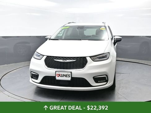 Used 2023 Chrysler Pacifica Limited FWD image 8