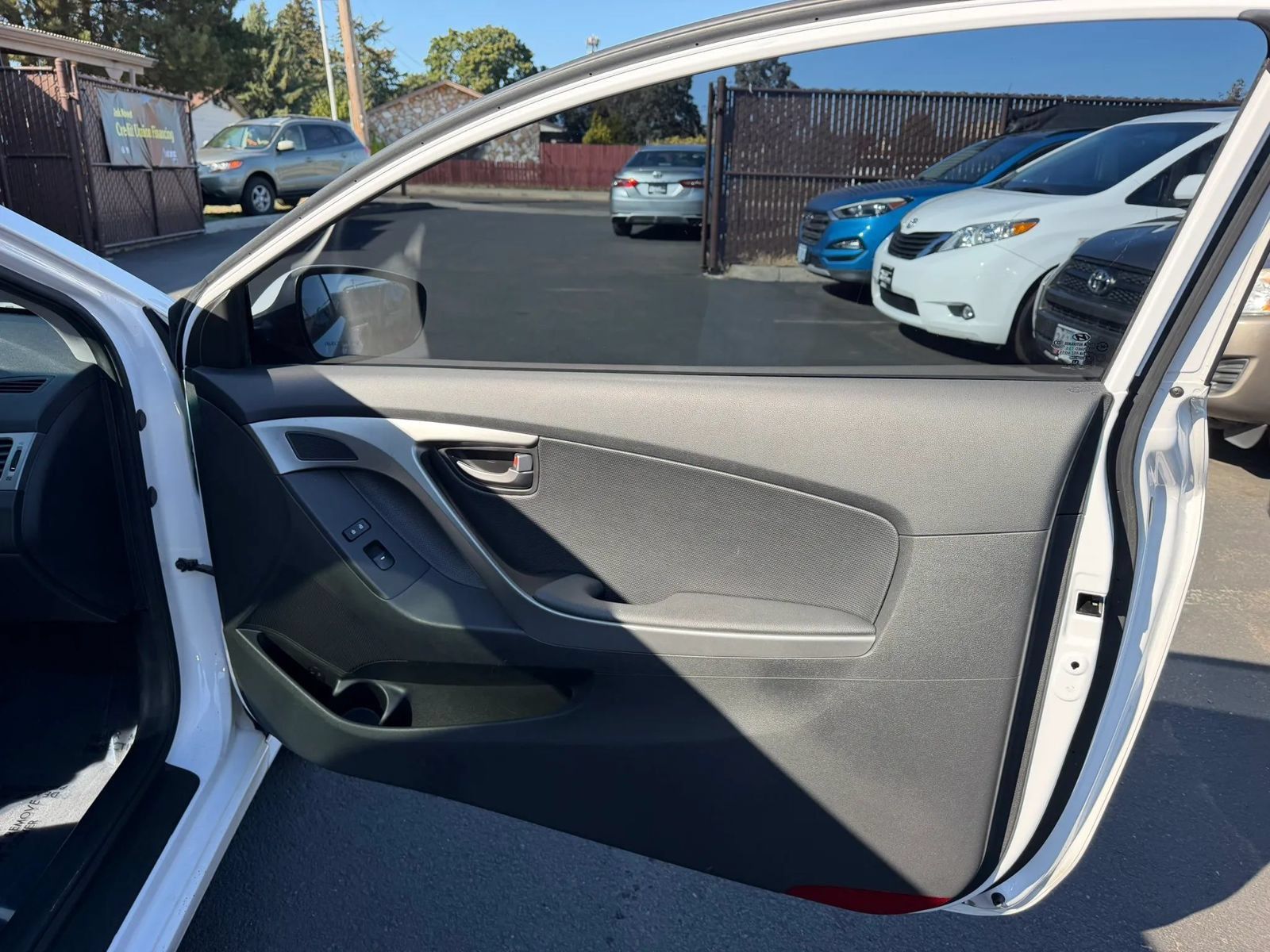 Used 2014 Hyundai Elantra w/ Option Group 2 FWD image 13