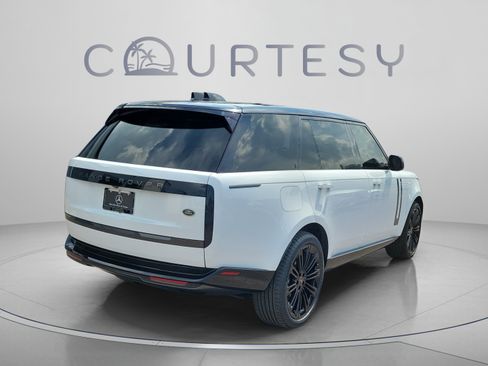 Used 2023 Land Rover Range Rover Long Wheelbase SE AWD/4WD image 3