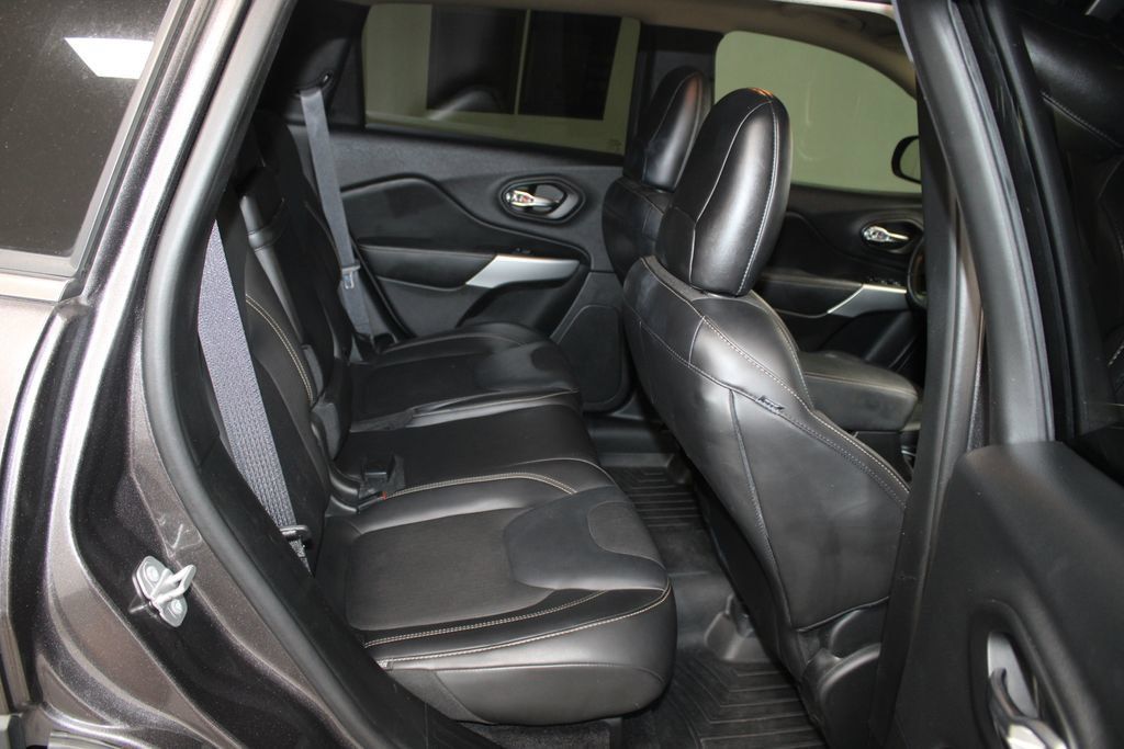 Used 2018 Jeep Cherokee Latitude Plus FWD image 29
