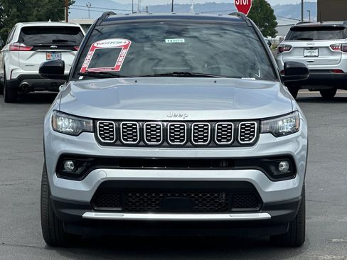 Used 2025 Jeep Compass Limited AWD/4WD image 9
