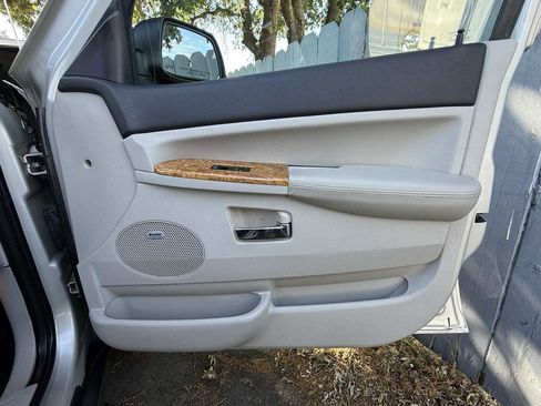 Used 2009 Jeep Grand Cherokee Limited image 33